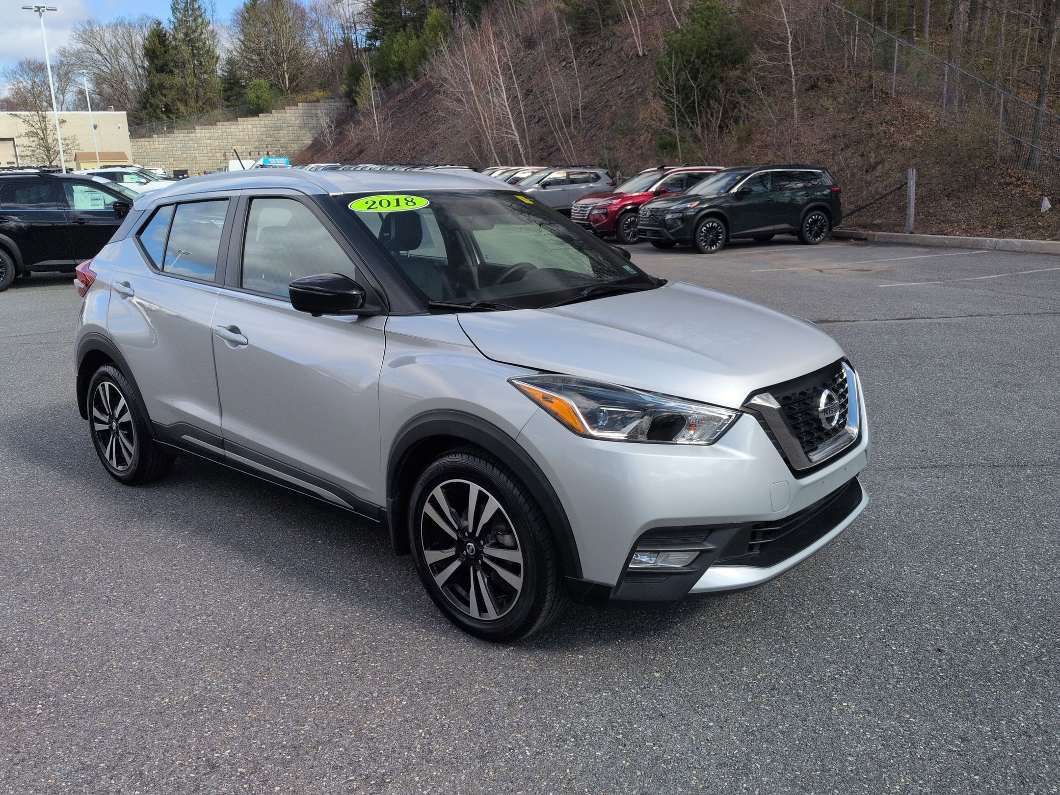 Used 2018 Nissan Kicks SR w/ Premium Package image 3