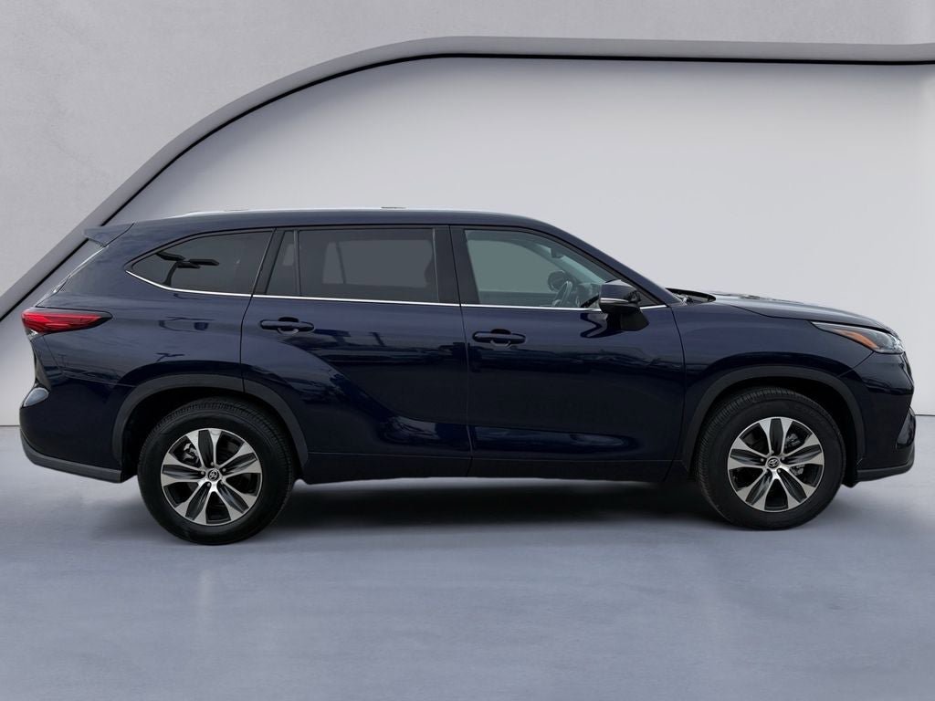 Used 2021 Toyota Highlander XLE image 6