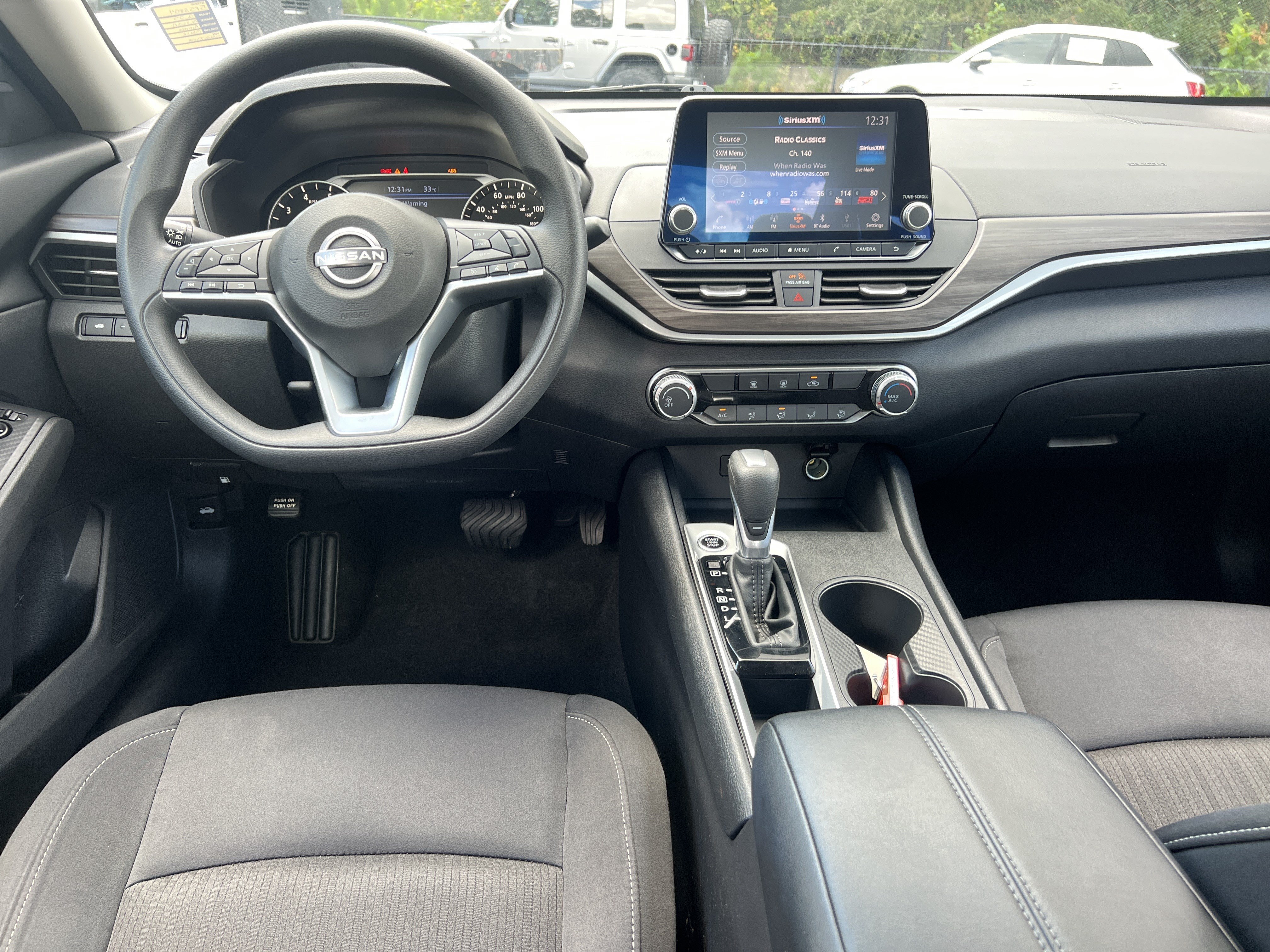 Used 2025 Nissan Altima 2.5 SV FWD image 29