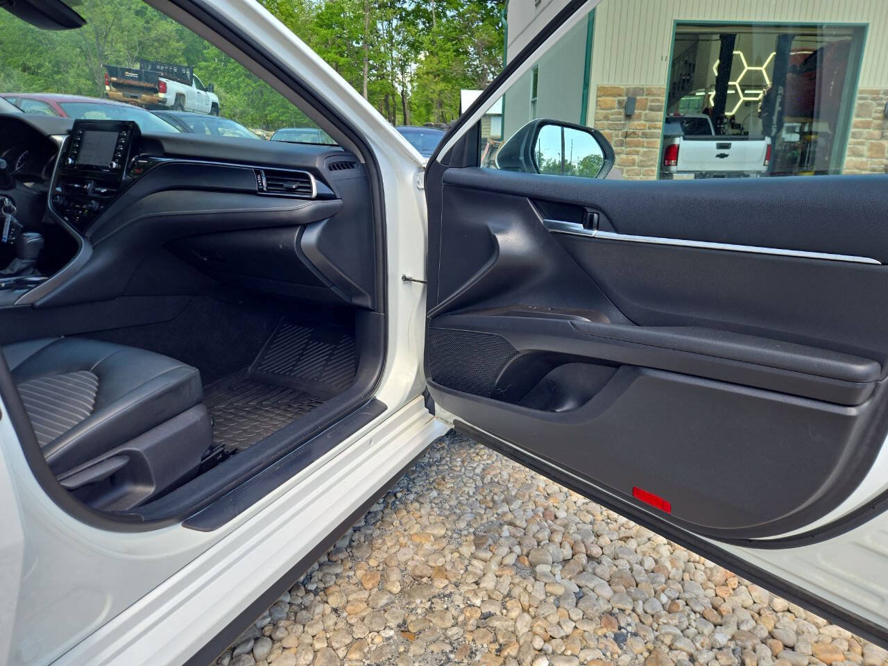 Used 2022 Toyota Camry SE w/ Cold Weather Package AWD/4WD image 25