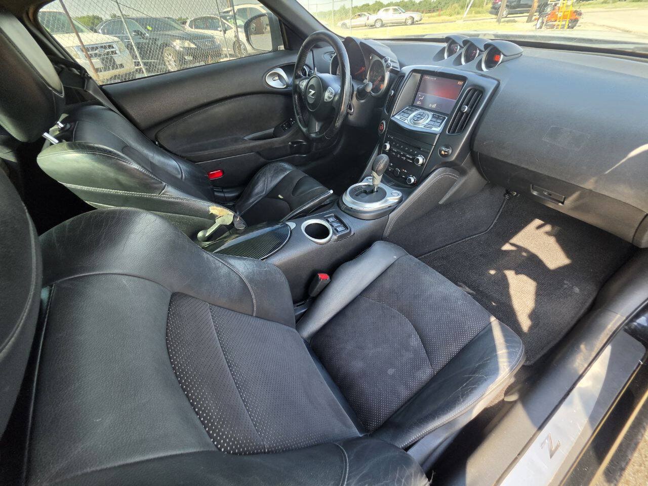 Used 2011 Nissan 370Z Touring w/ Sport Pkg RWD image 4