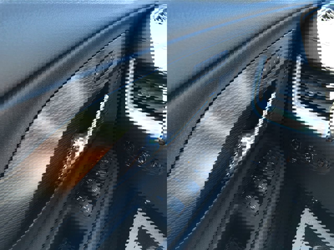 Used 2022 GMC Terrain SLT image 13