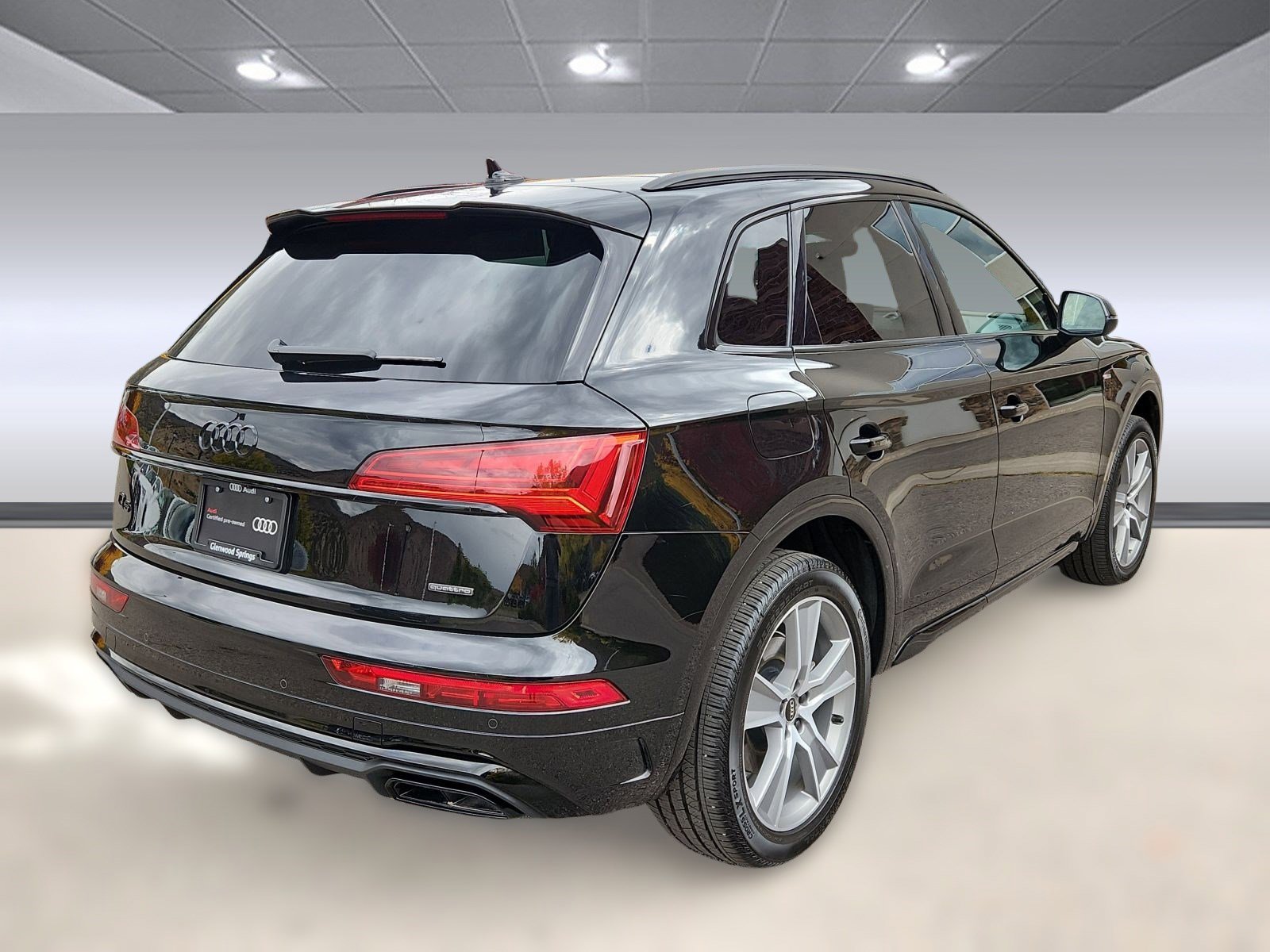 Used 2025 Audi Q5 2.0T Premium w/ Convenience Plus Package image 3