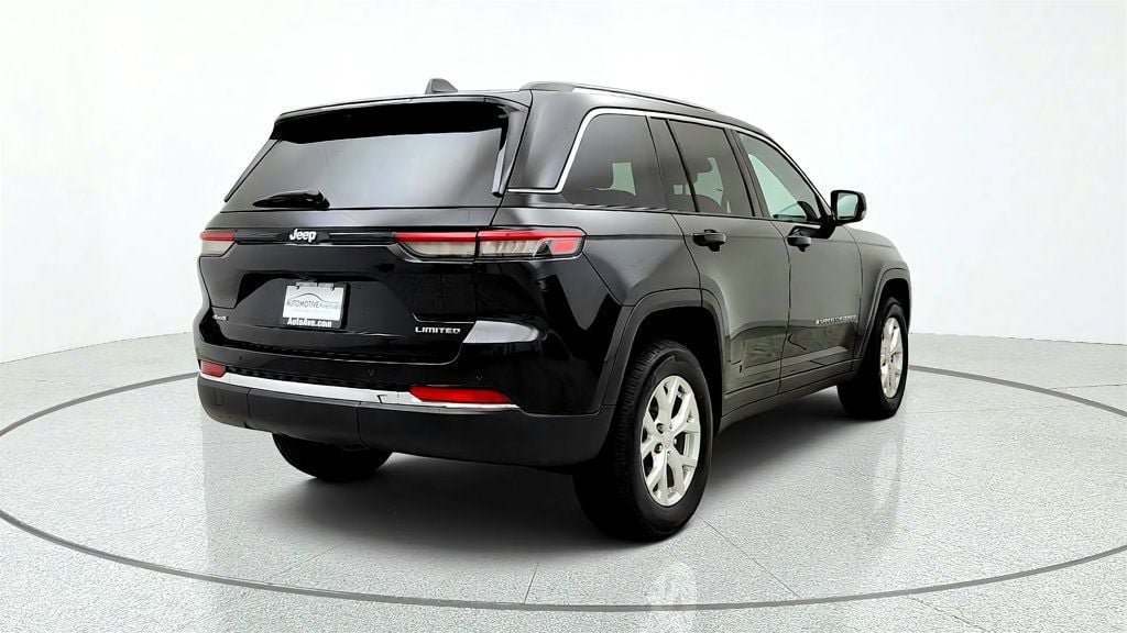 Used 2023 Jeep Grand Cherokee Limited AWD/4WD image 5