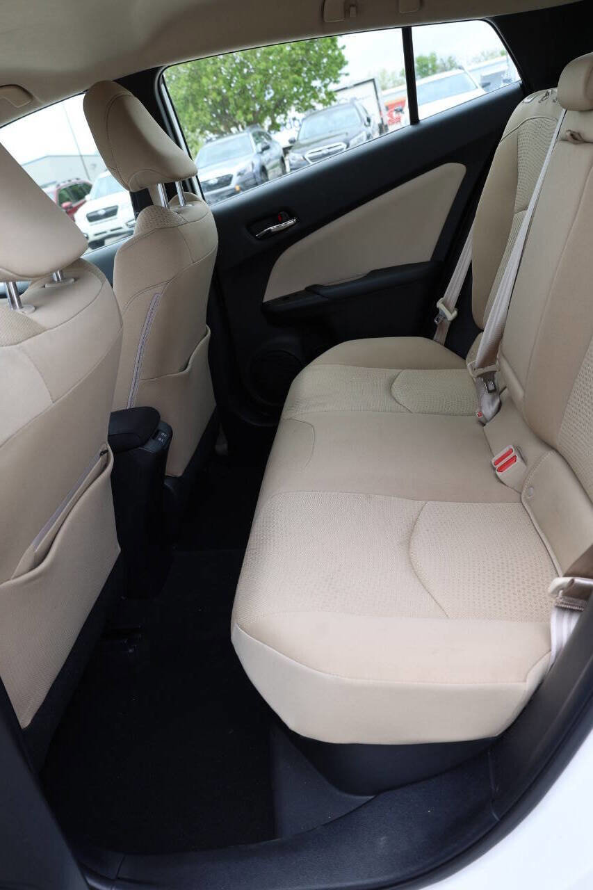 Used 2019 Toyota Prius LE AWD/4WD image 17