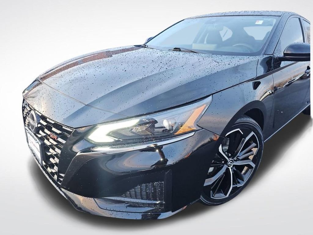 Used 2023 Nissan Altima 2.5 SR w/ SR Premium Package image 17