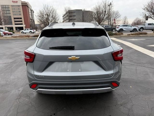 Used 2025 Chevrolet Trax LT w/ Driver Confidence Package image 6