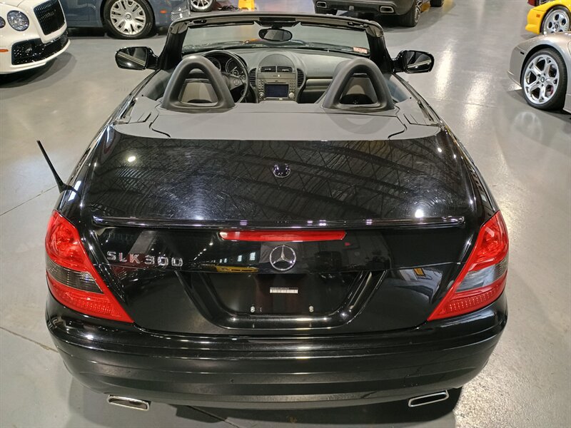 Used 2011 Mercedes-Benz SLK 300 image 6