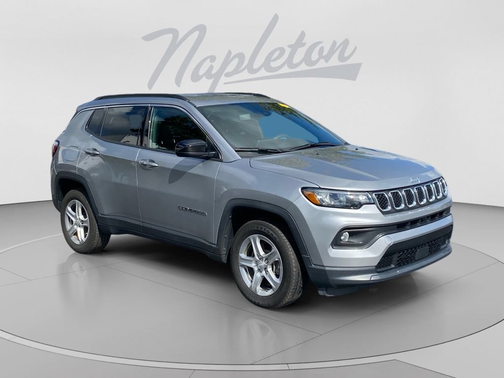 Used 2024 Jeep Compass Latitude AWD/4WD image 8