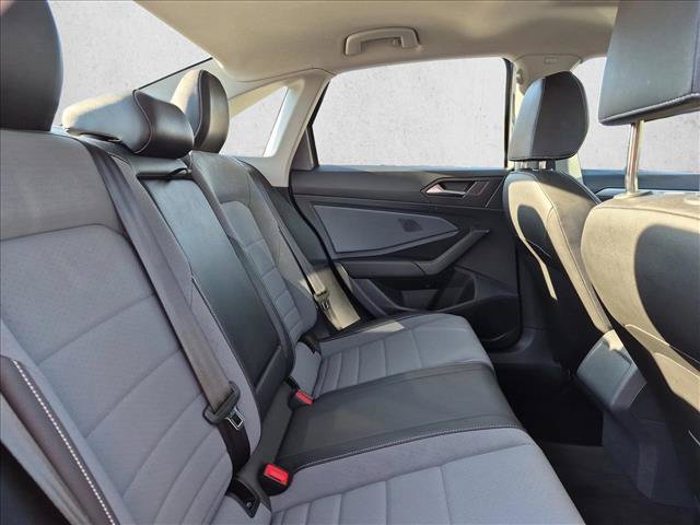 Used 2025 Volkswagen Jetta SE FWD image 19
