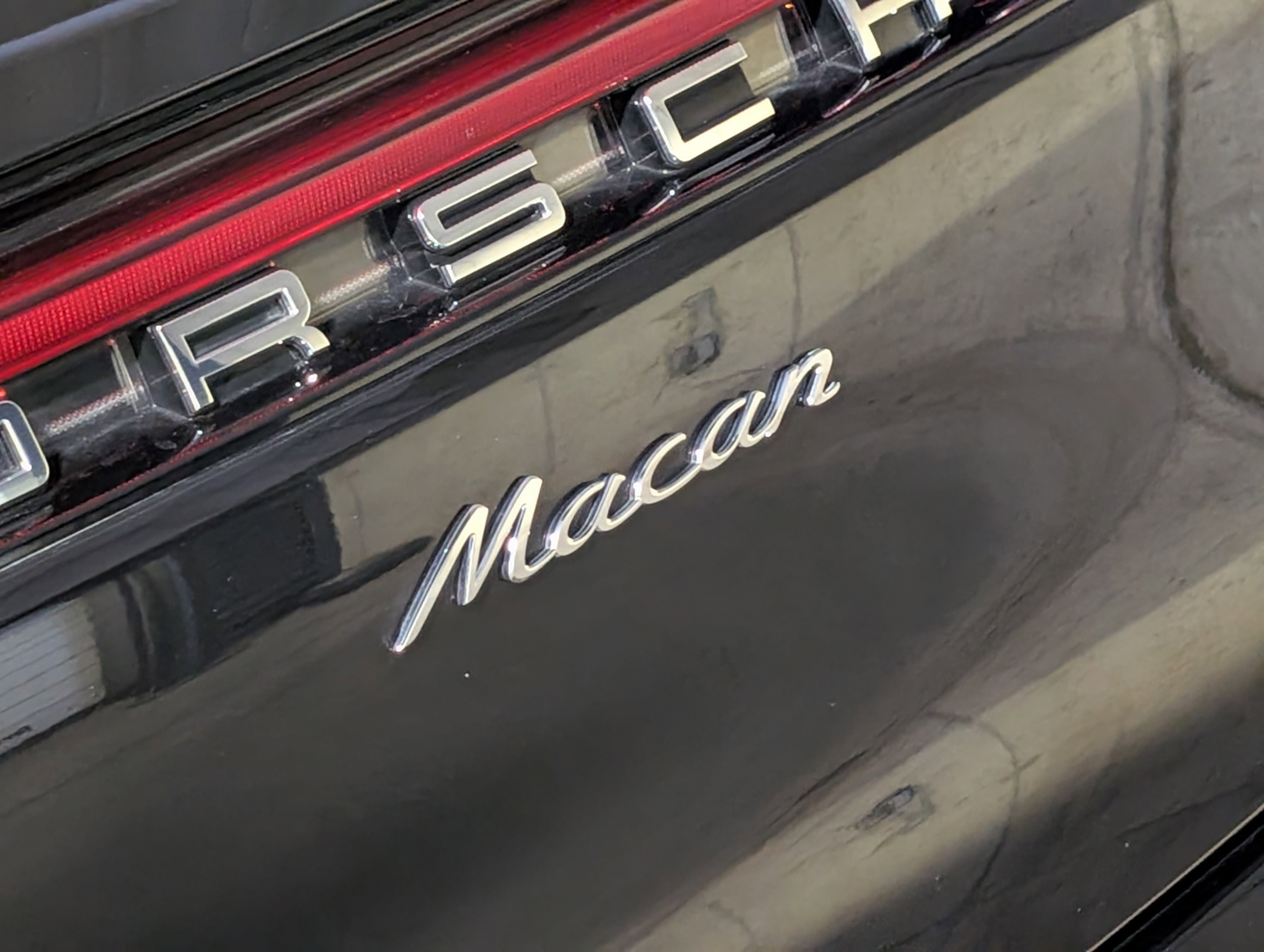 Certified 2025 Porsche Macan image 16