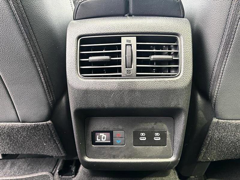 Used 2025 Nissan Rogue SL w/ Tech Package image 40