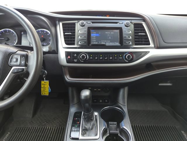 Used 2019 Toyota Highlander LE image 19