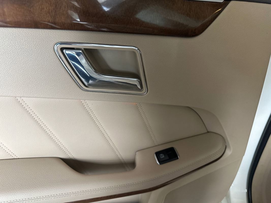 Used 2010 Mercedes-Benz E 350 4MATIC Sedan image 87