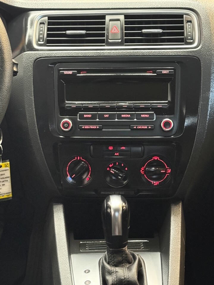 Used 2014 Volkswagen Jetta SE FWD image 14