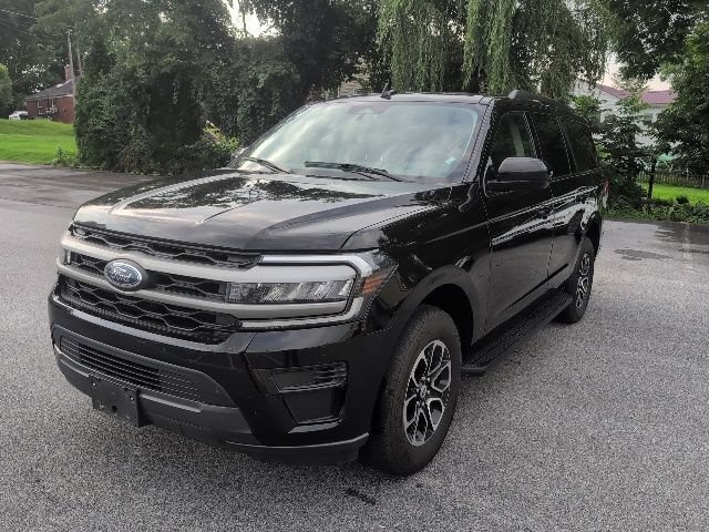 Used 2024 Ford Expedition XLT AWD/4WD image 3