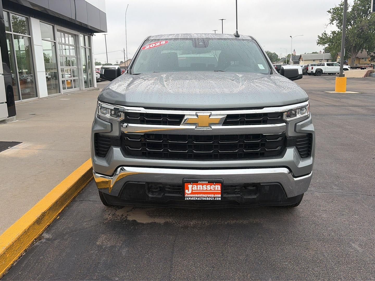 Used 2025 Chevrolet Silverado 1500 LT AWD/4WD image 3