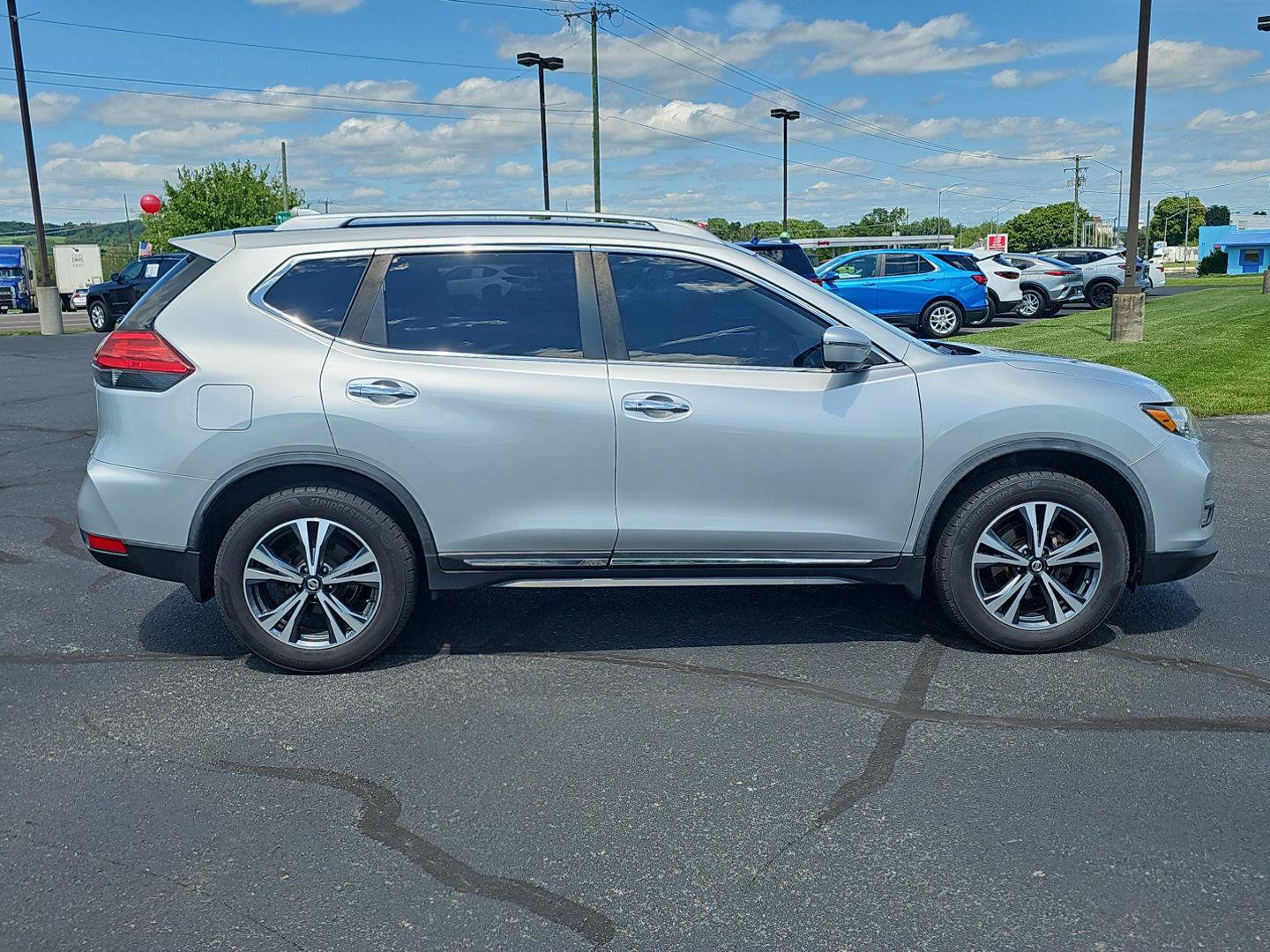 Used 2017 Nissan Rogue SL w/ SL Premium Package AWD/4WD image 4