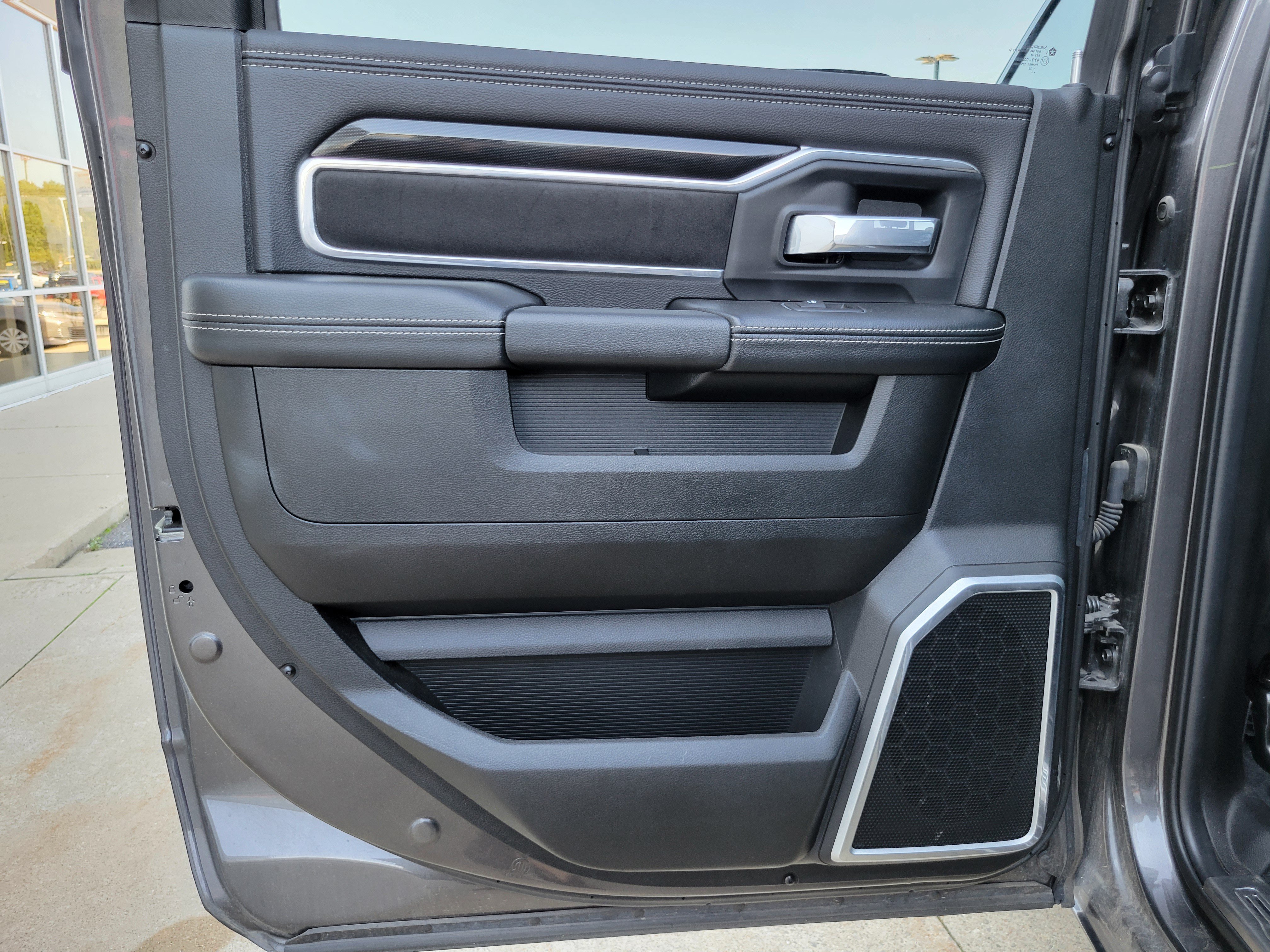 Used 2022 RAM 2500 Laramie w/ Night Edition AWD/4WD image 18