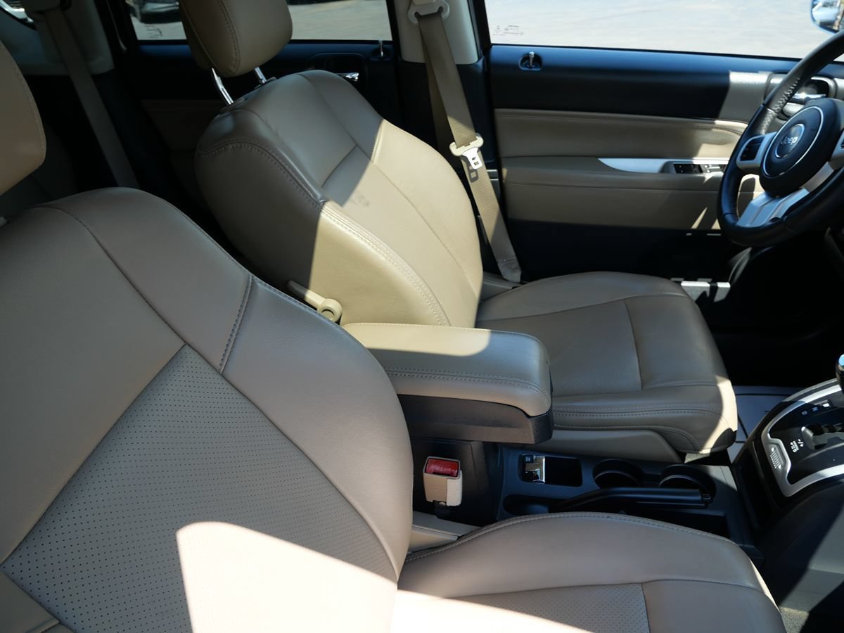 Used 2017 Jeep Compass High Altitude AWD/4WD image 28