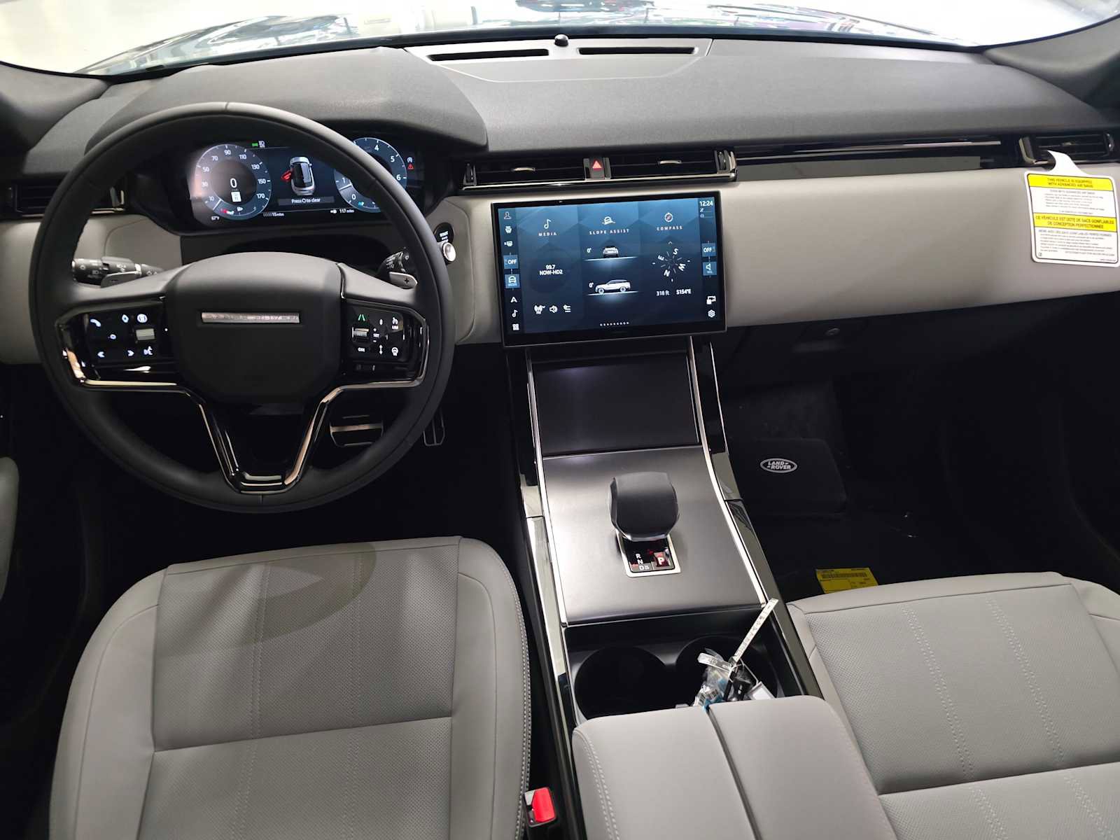 New 2026 Land Rover Range Rover Velar Dynamic SE image 16