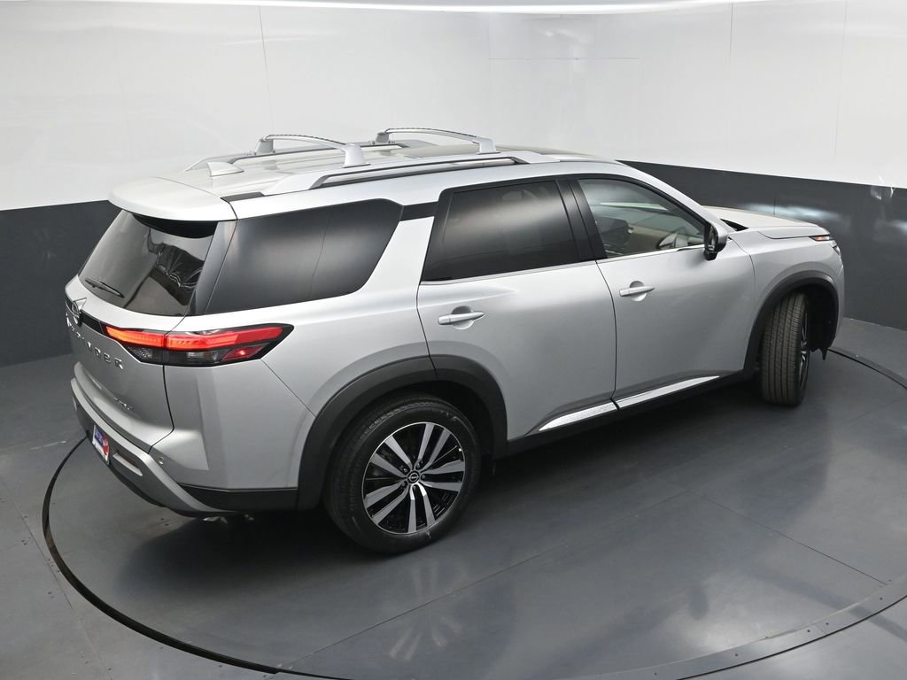 Used 2023 Nissan Pathfinder Platinum image 40