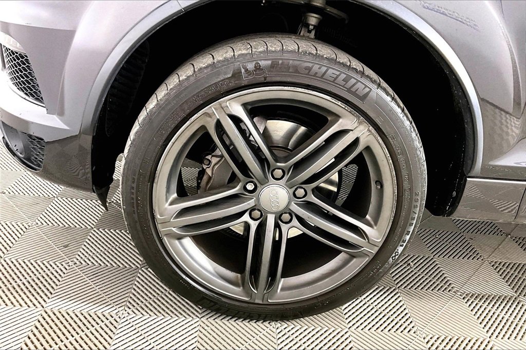 Used 2014 Audi Q7 3.0T S line Prestige w/ S Line Package image 7
