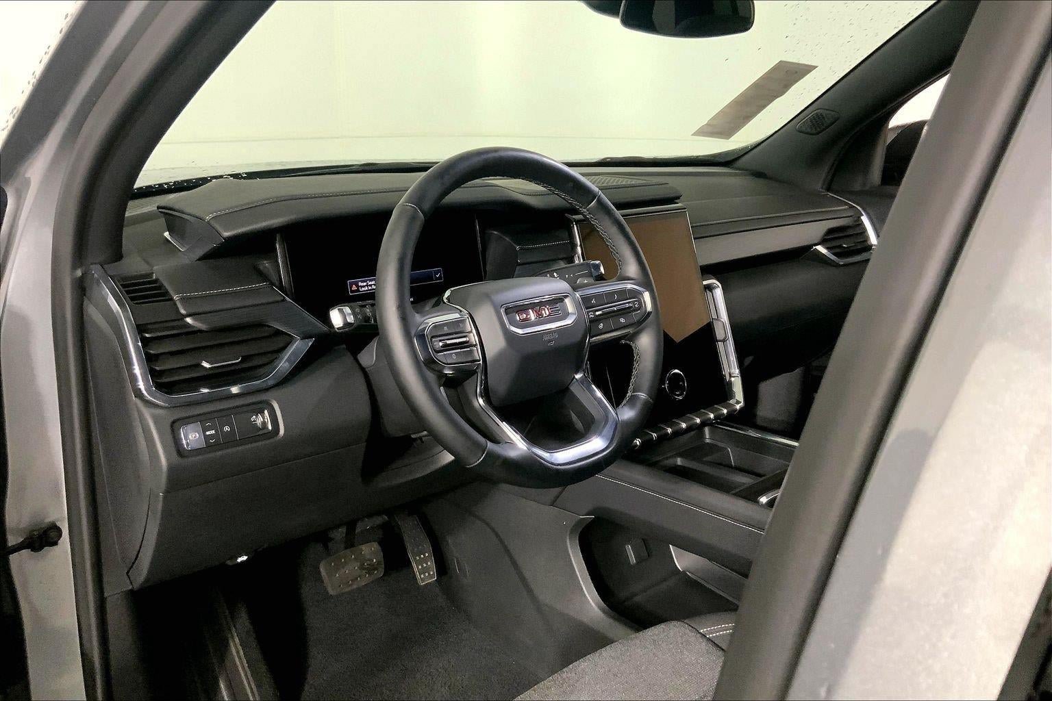 Used 2025 GMC Acadia Elevation FWD image 14