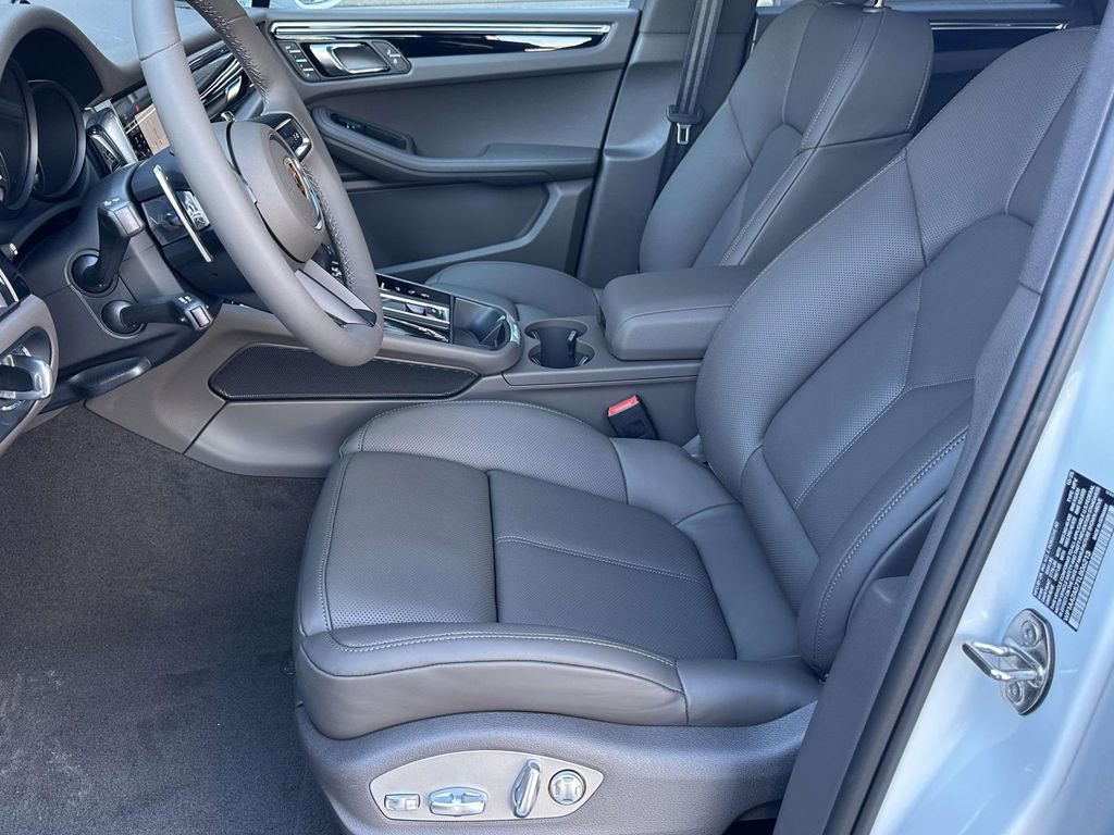 New 2026 Porsche Macan image 5