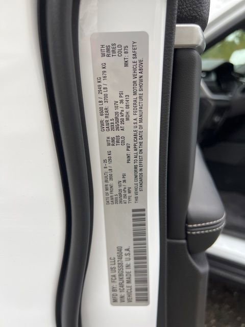 Used 2025 Jeep Grand Cherokee L Limited w/ Black Appearance Package image 17