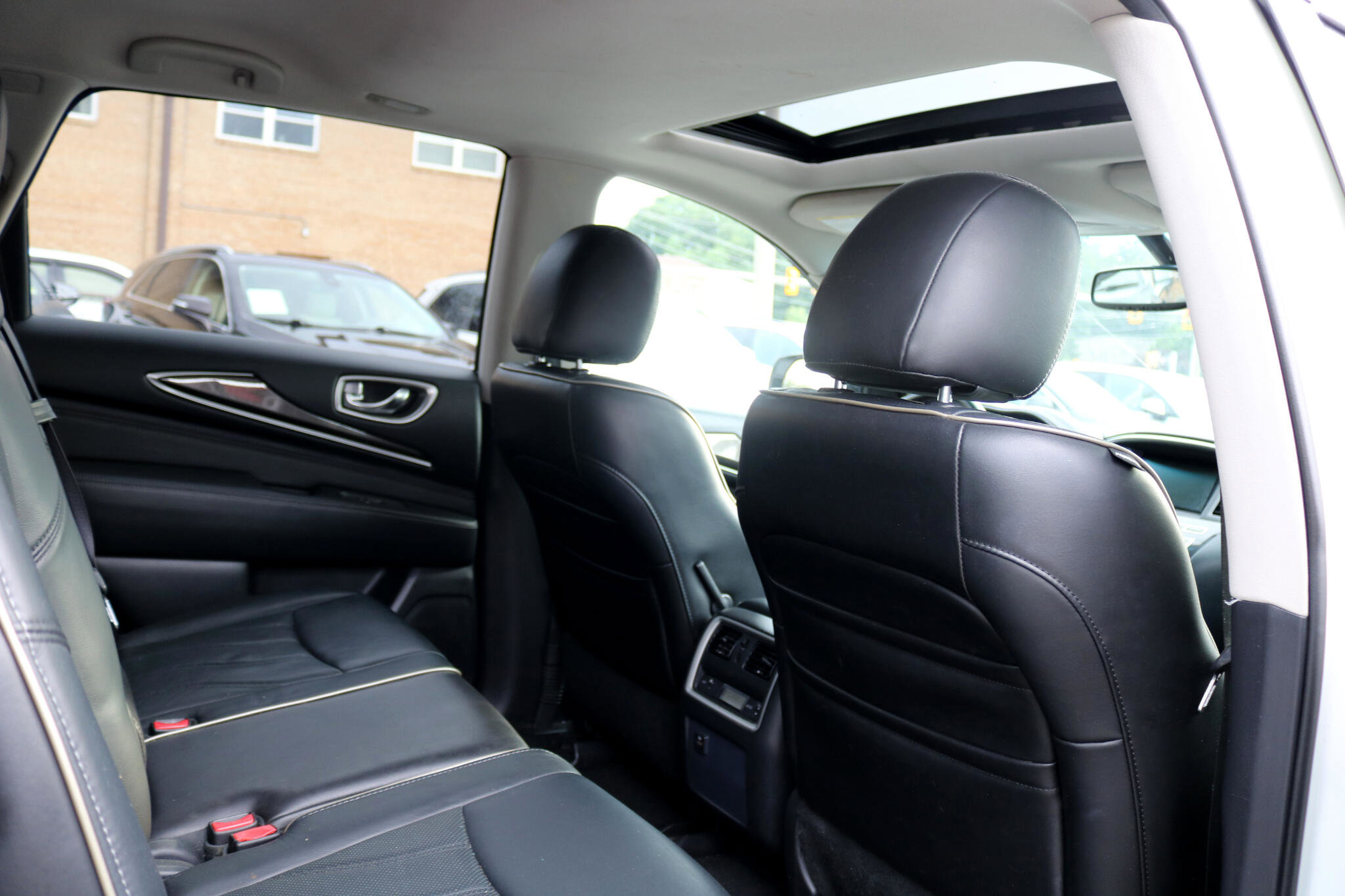 Used 2016 INFINITI QX60 Luxe image 42