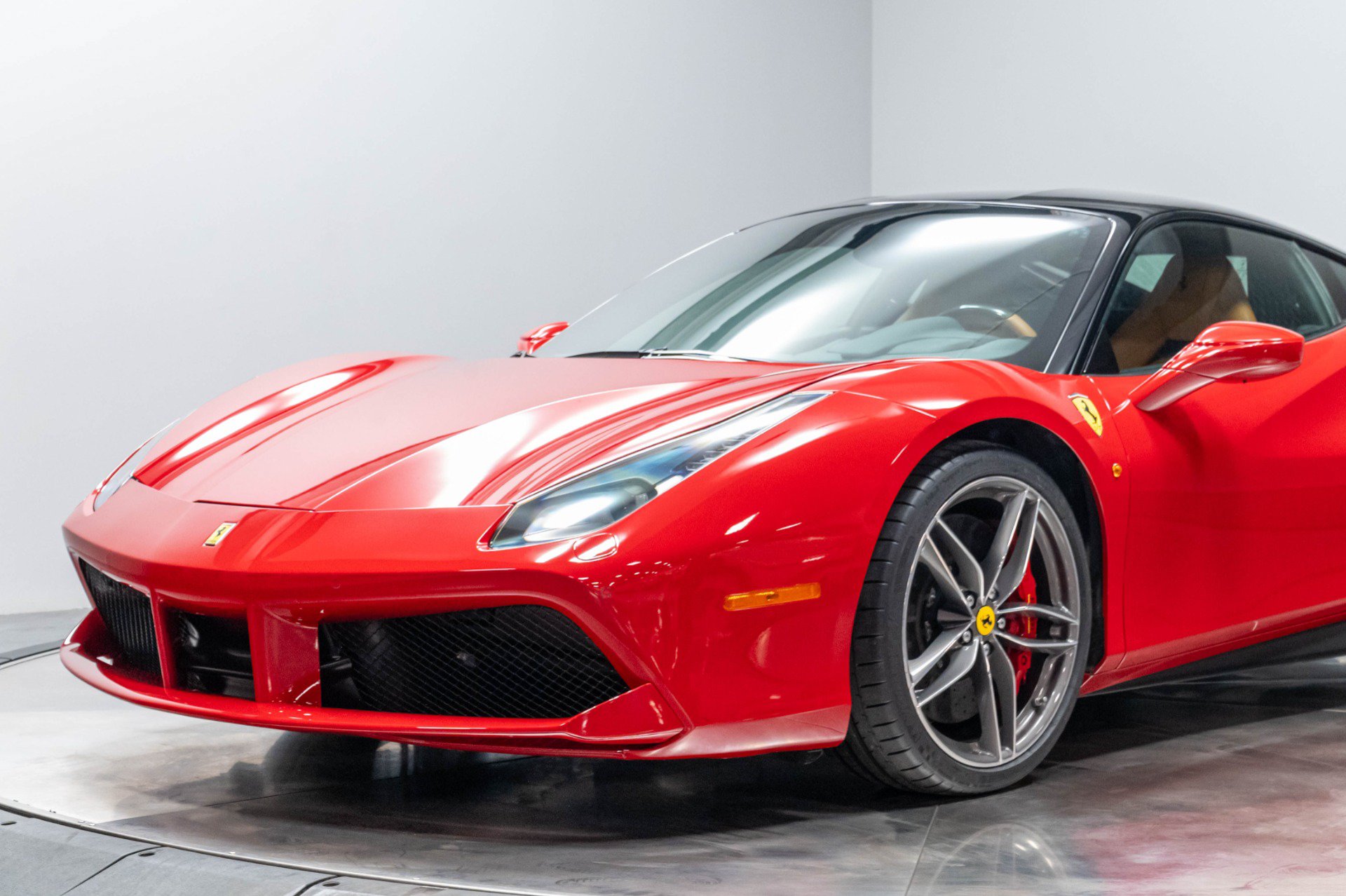 Used 2016 Ferrari 488 GTB RWD image 5