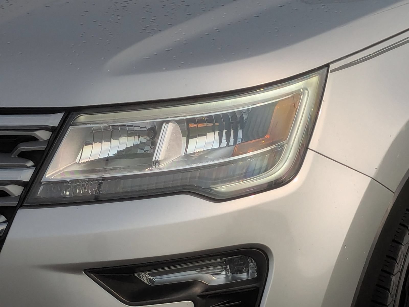 Used 2018 Ford Explorer Limited w/ Equipment Group 301A FWD image 9