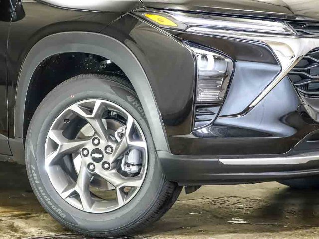 New 2026 Chevrolet Trax LT w/ LT Convenience Package FWD image 4