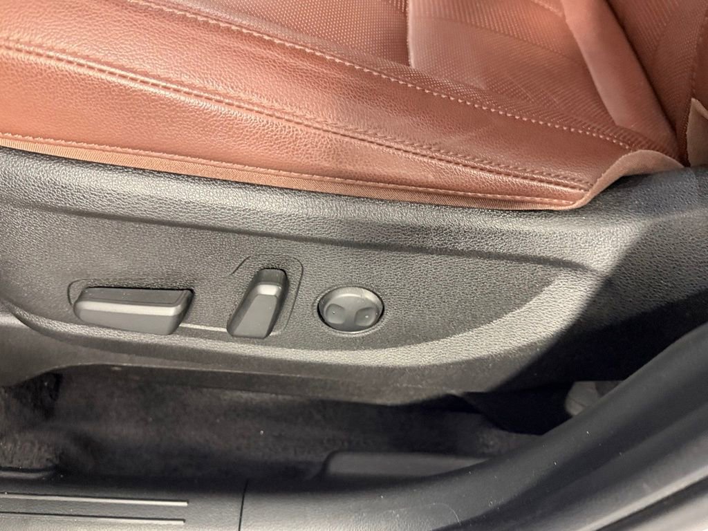 Used 2024 Kia Telluride EX w/ EX Captain's Chair Package FWD image 24