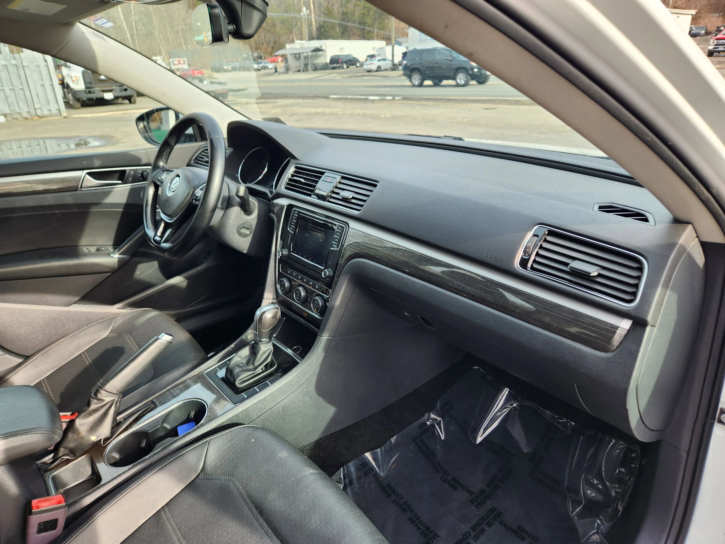 Used 2018 Volkswagen Passat 2.0T SE image 18