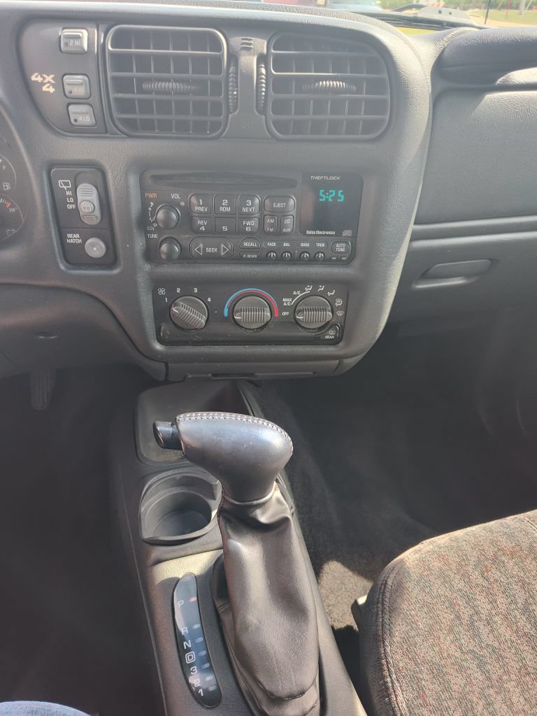 Used 2000 GMC Jimmy SLE AWD/4WD image 8
