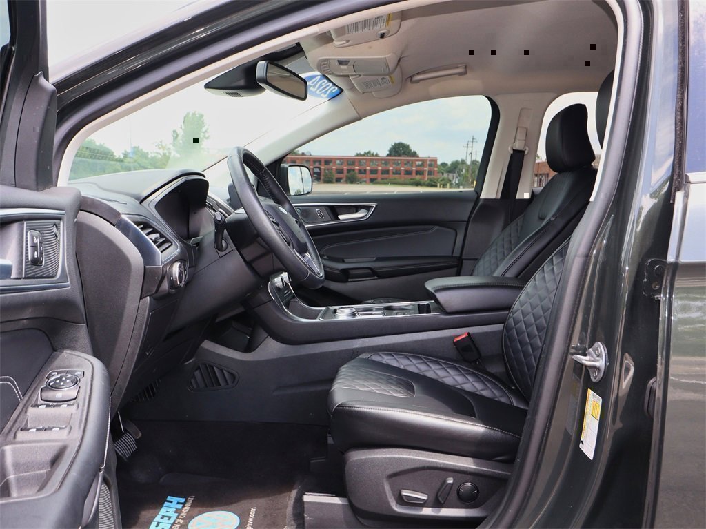 Used 2024 Ford Edge Titanium image 13