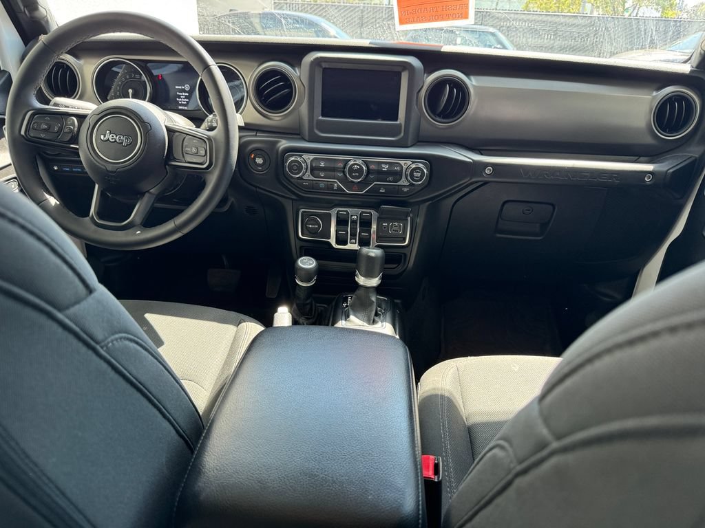 Used 2023 Jeep Wrangler Unlimited AWD/4WD image 7