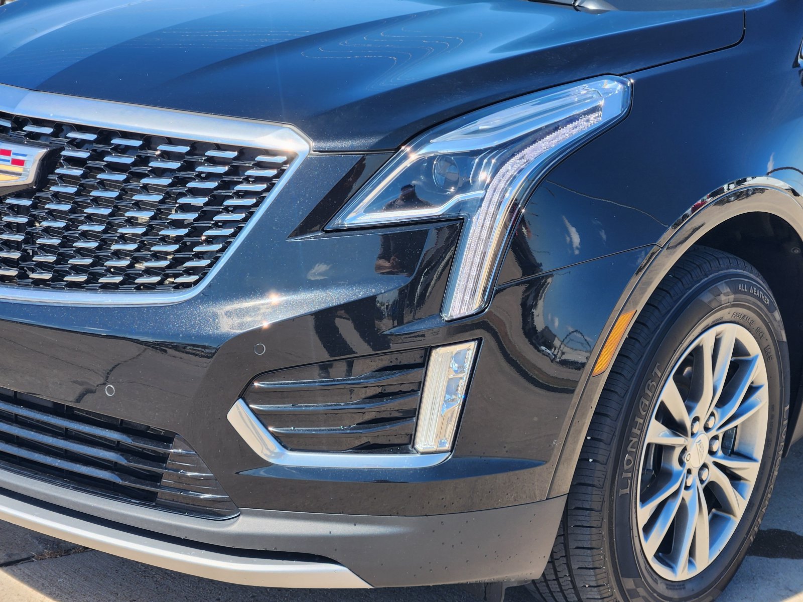 Used 2022 Cadillac XT5 Premium Luxury w/ LPO, Floor Liner Package AWD/4WD image 9