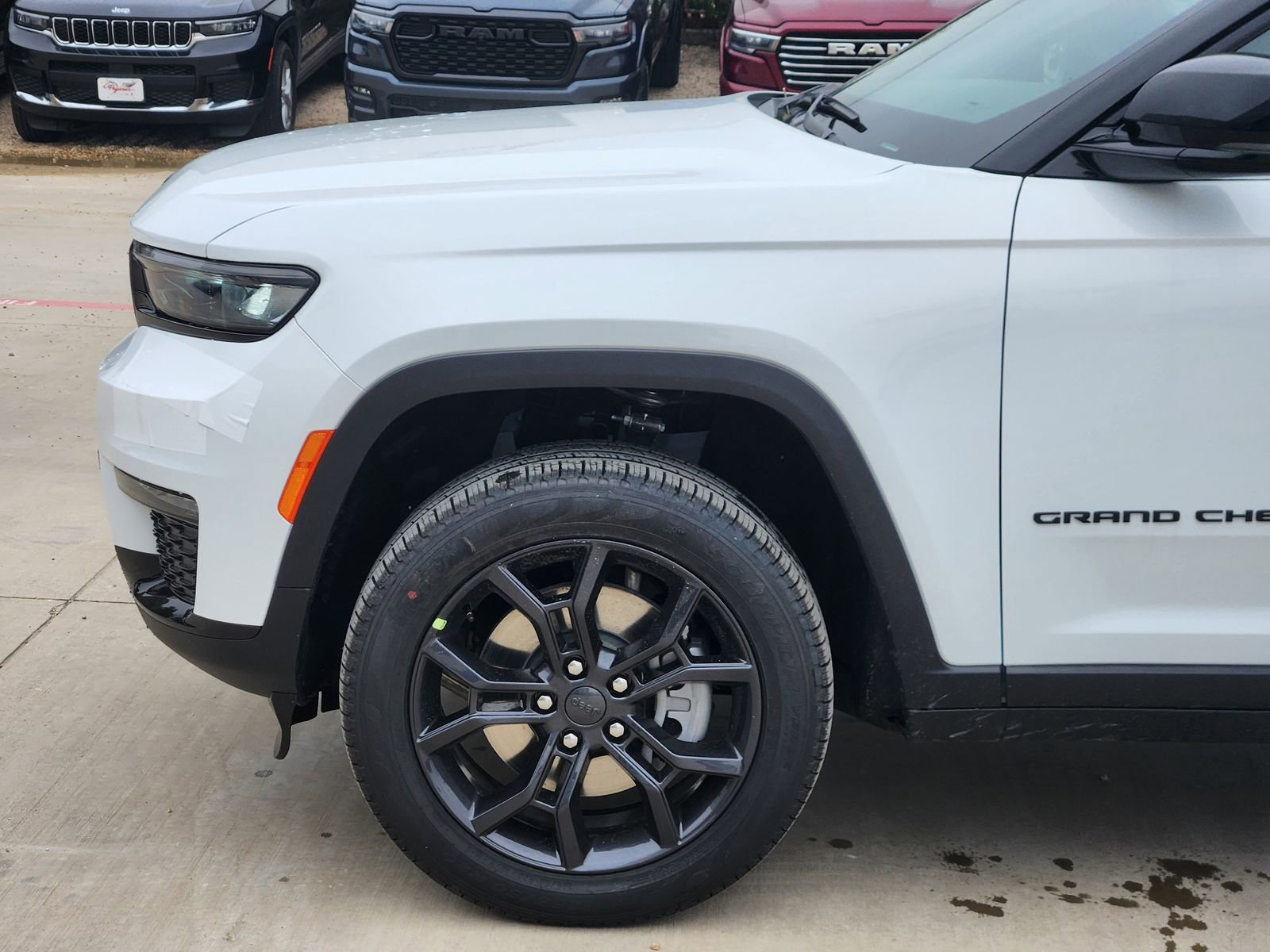 New 2025 Jeep Grand Cherokee L Limited w/ Trailer Tow Package image 10