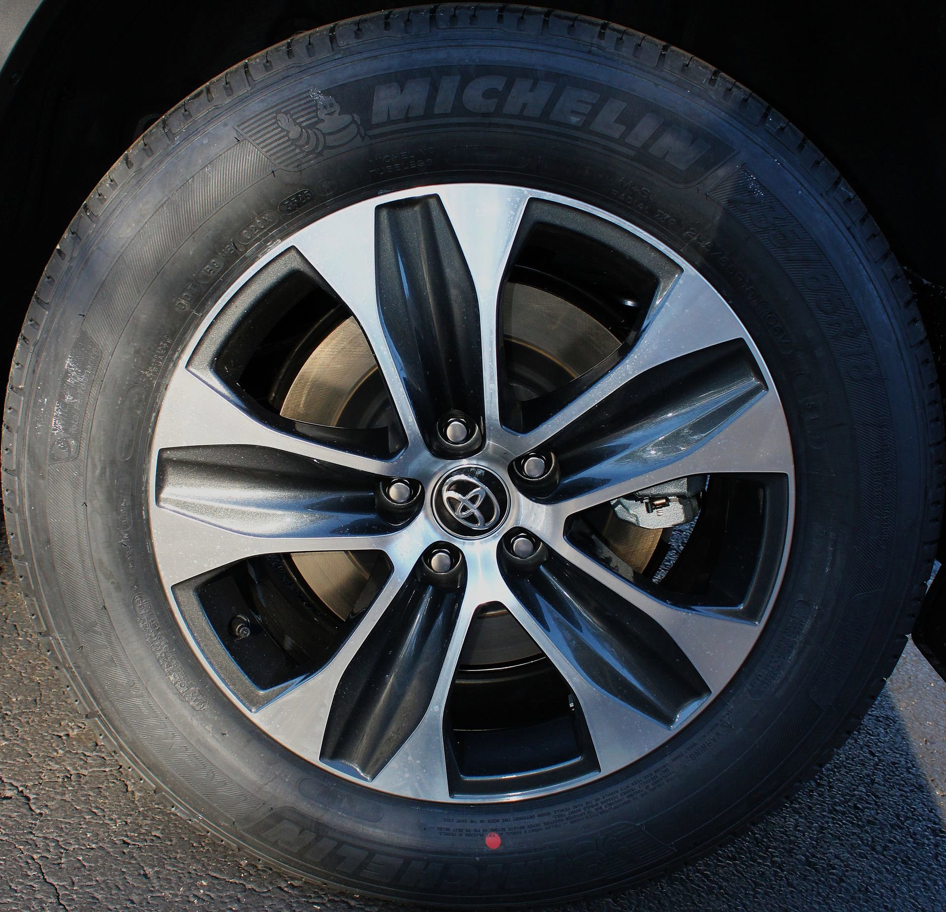 New 2026 Toyota Highlander XLE image 9