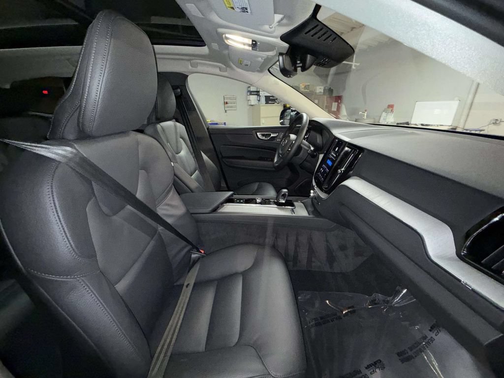 Used 2025 Volvo XC60 B5 Plus AWD/4WD image 14