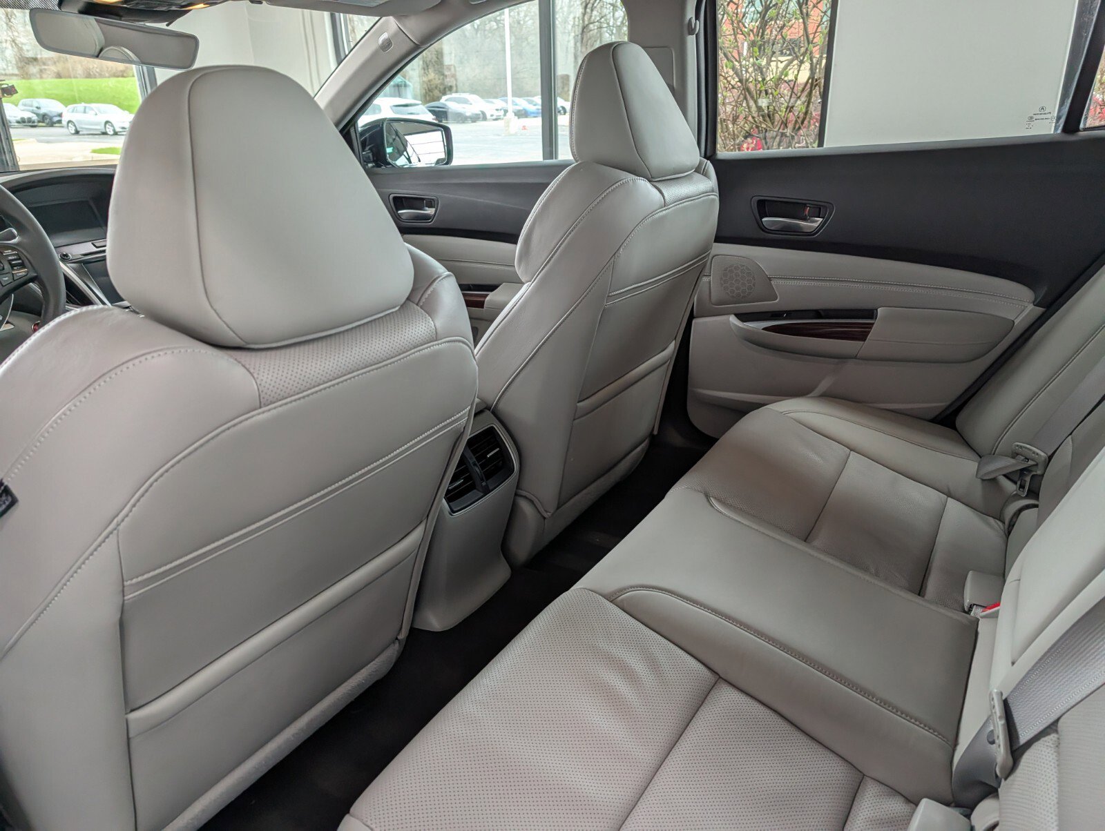 Used 2015 Acura TLX w/ Technology Package FWD image 12