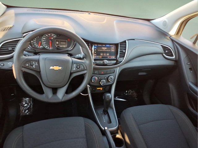 Used 2022 Chevrolet Trax LS w/ Tint and Cruise Package AWD/4WD image 6