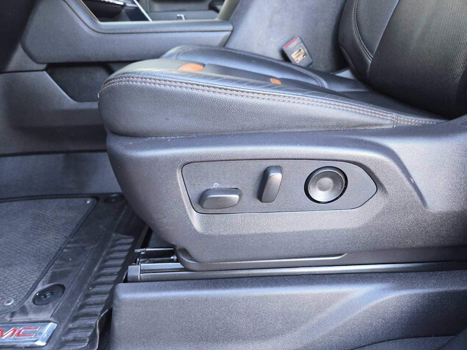 Certified 2025 GMC Sierra 2500 AT4 w/ Technology Package image 23