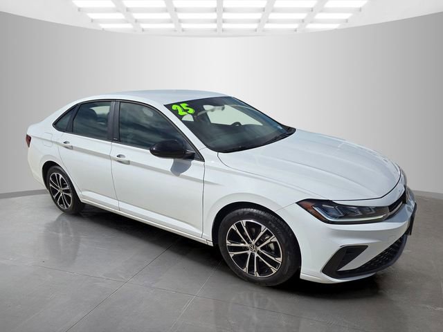 Used 2025 Volkswagen Jetta Sport FWD image 2