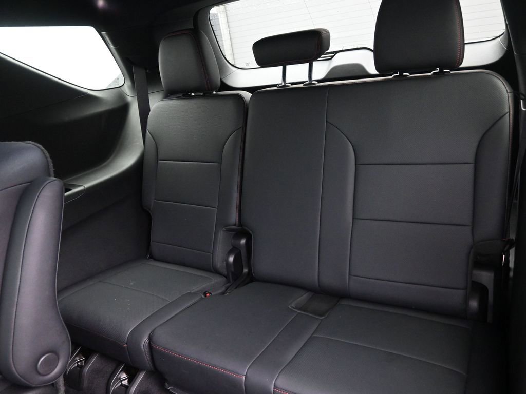 Used 2025 Chevrolet Traverse Z71 AWD/4WD image 15