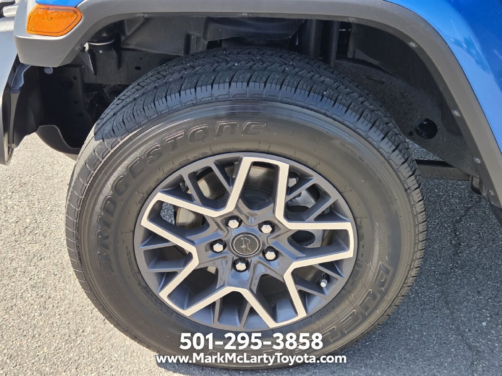 Used 2025 Jeep Wrangler Unlimited Sahara AWD/4WD image 16