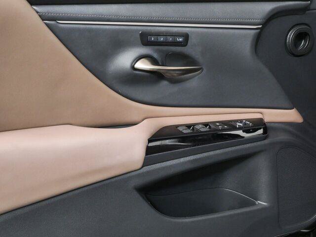 Used 2025 Lexus ES 350 w/ Premium Package FWD image 6
